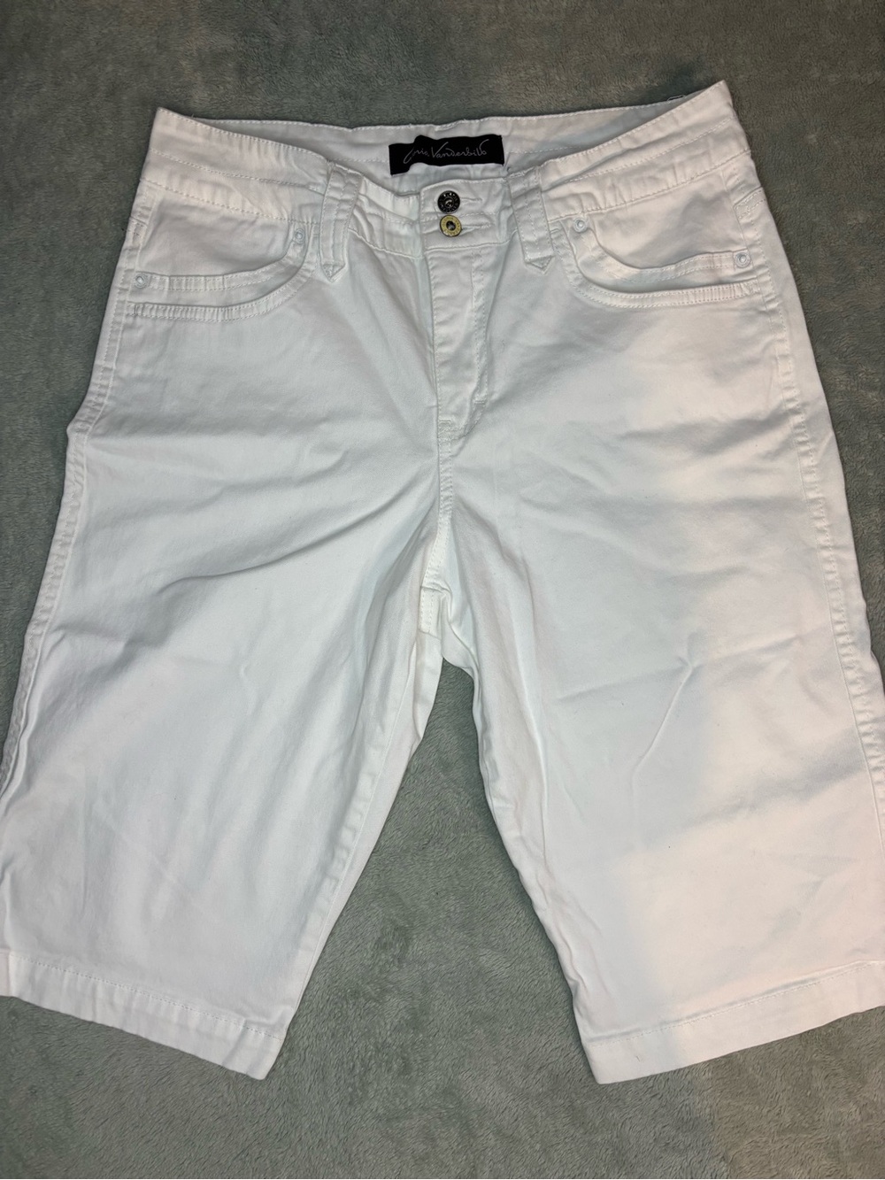 Gloria Vanderbilt White Bermuda Shorts Size 12